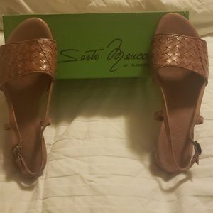Sesto Meucci Tan low hill sandals